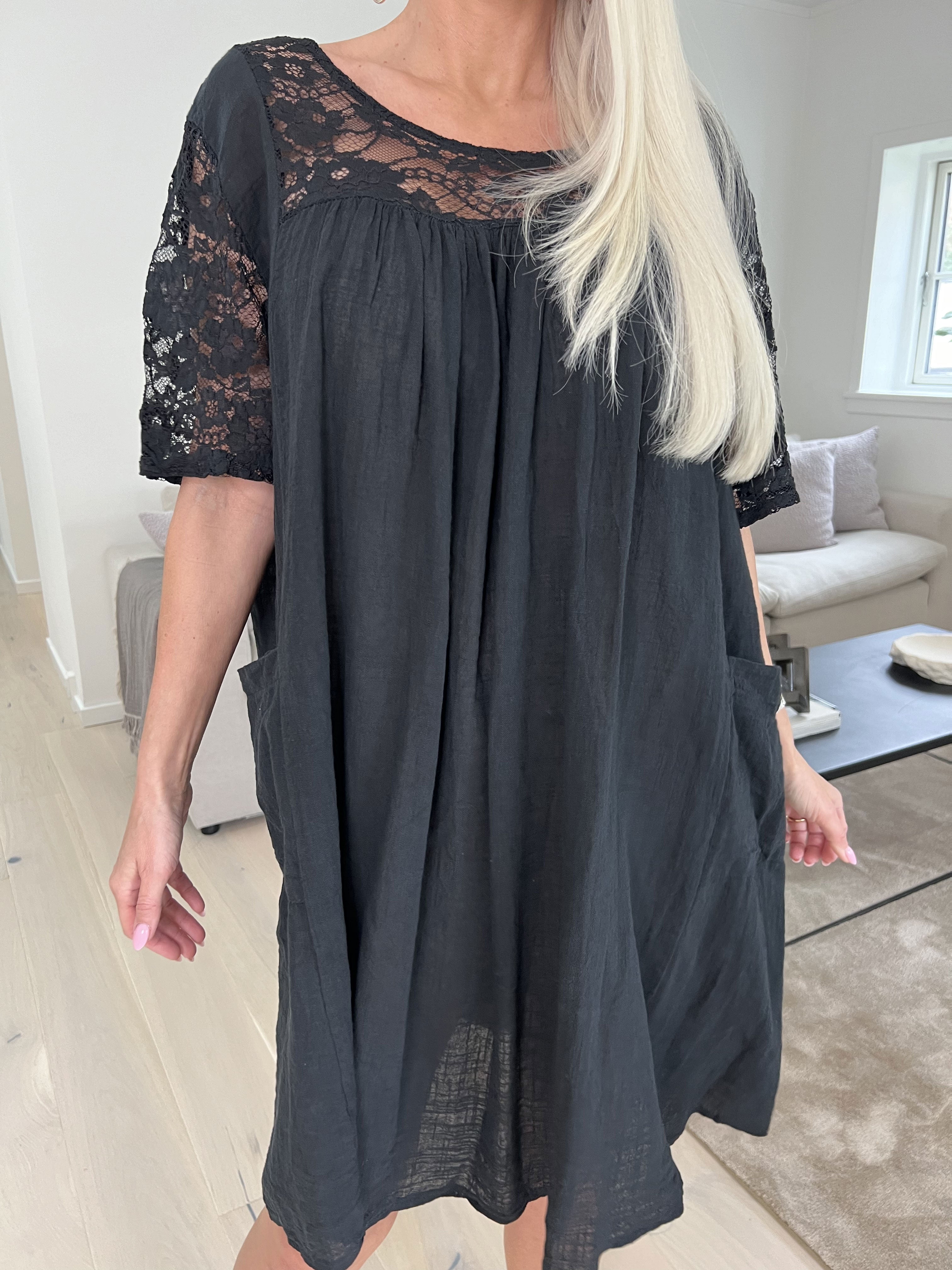 Lovisa - Sød bomuldskjole med lommer